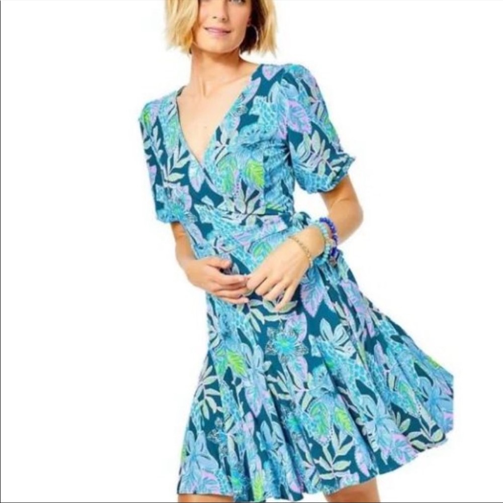New with tag Kessler wrap Lilly Pulitzer in Macaw Blue. Size small.